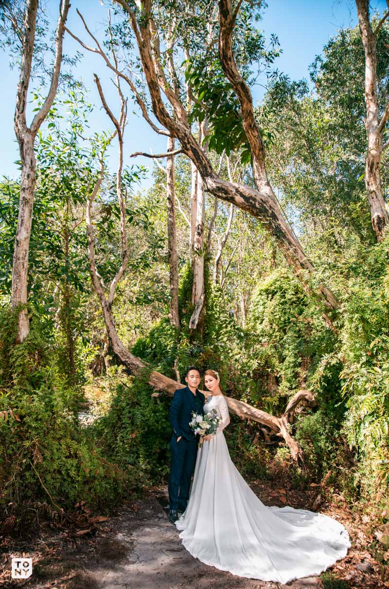 Hãy để chúng tôi giúp bạn lưu giữ những khoảnh khắc đẹp đẽ nhất của ngày cưới tại Hồ Cốc Vũng Tàu. Với các kiểu chụp ảnh độc đáo và phong cảnh đẹp nhất, chắc chắn bộ ảnh cưới của bạn sẽ trở thành một kỷ niệm đáng nhớ và vô cùng lãng mạn.