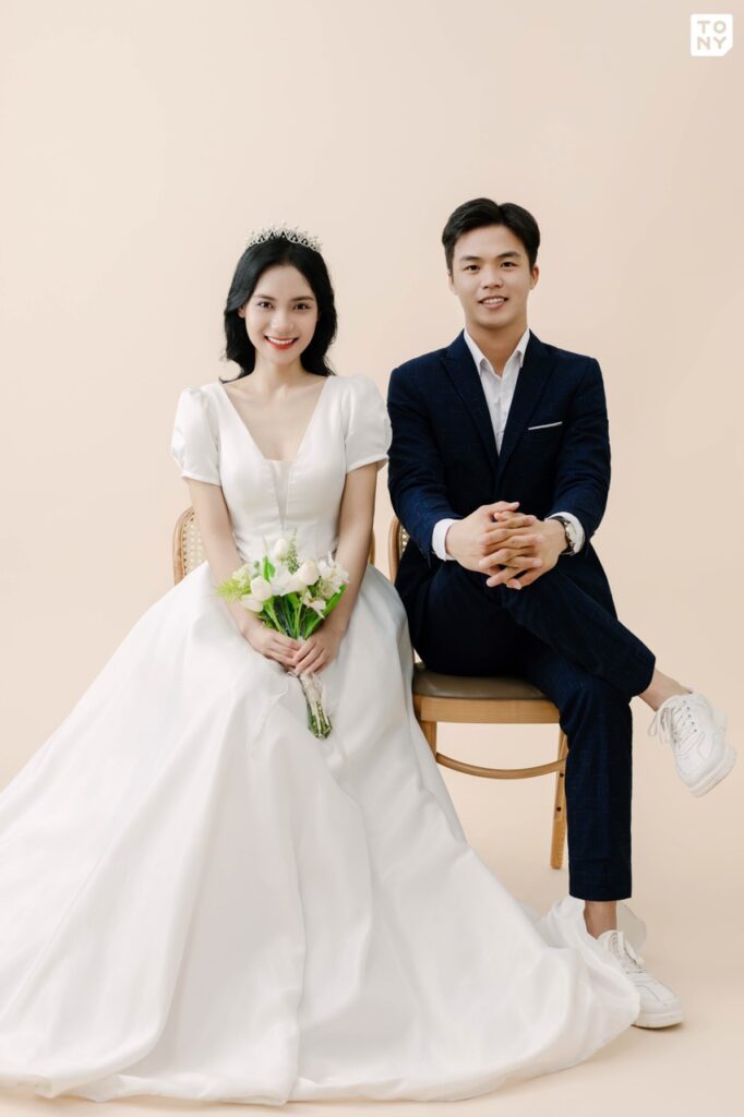 Hãy khám phá bộ sưu tập ảnh cưới Hàn Quốc đầy lãng mạn và ngọt ngào của chúng tôi. Chỉ cần một cái nhìn, bạn sẽ được trầm trồ trước vẻ đẹp tuyệt vời của các cặp đôi trong bộ ảnh này.