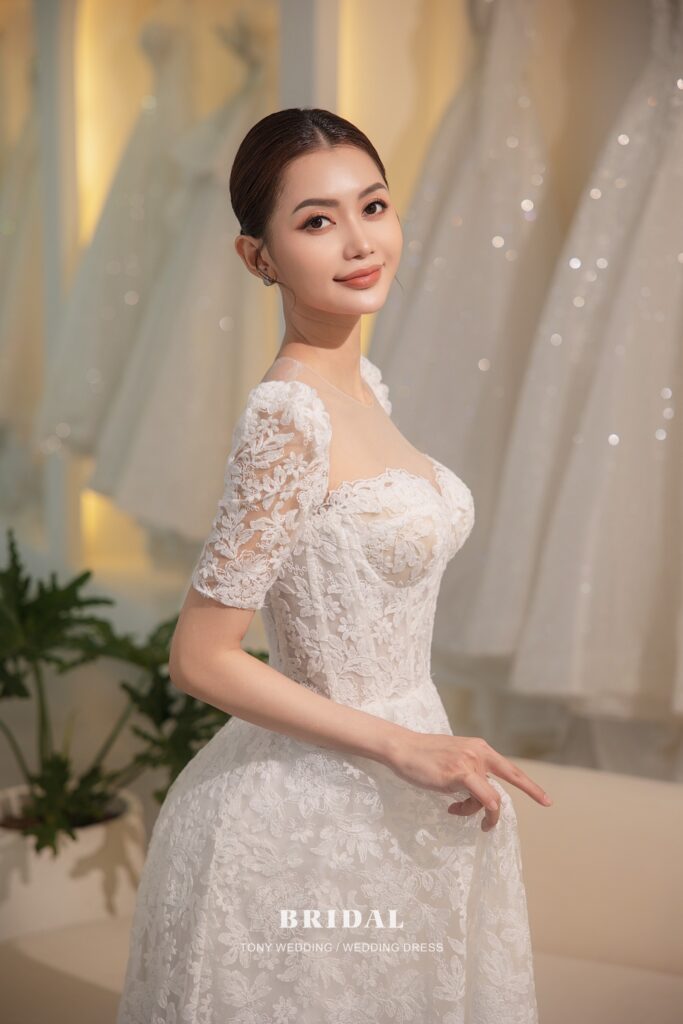 Đầm dạ hội trắng cổ vuông tay dài PHCVR - maxi.vn