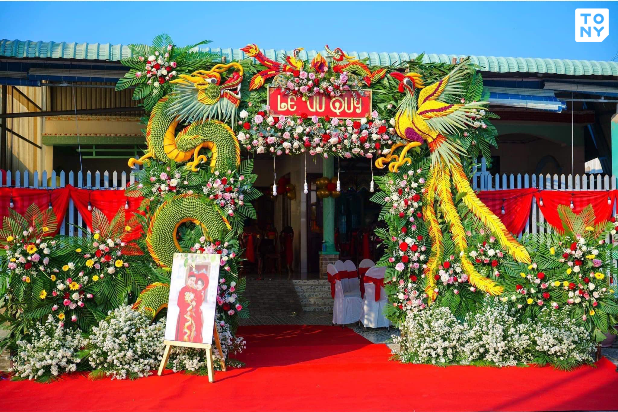 Hướng dẫn làm cổng hoa cưới bằng lá dừa đơn giản