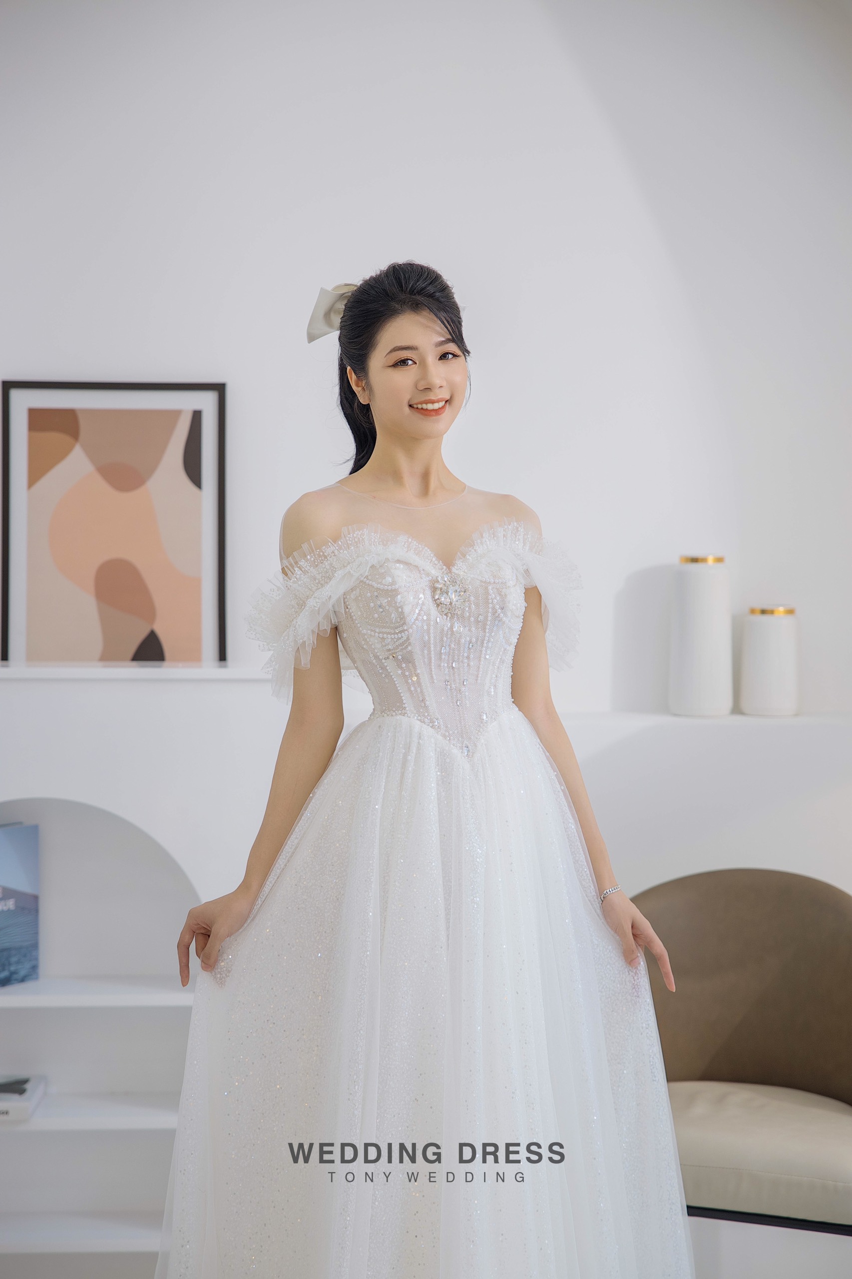 Váy cưới lụa trễ vai đính kết hoàng gia xòe lớn PDPLL1  MOT Bridal   For Love For Life