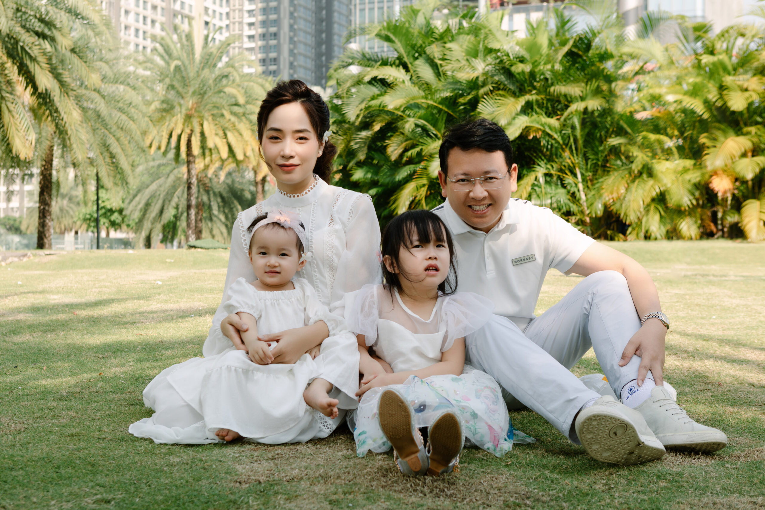 50+ Cách tạo dáng chụp ảnh gia đình 4 người đẹp, đơn giản