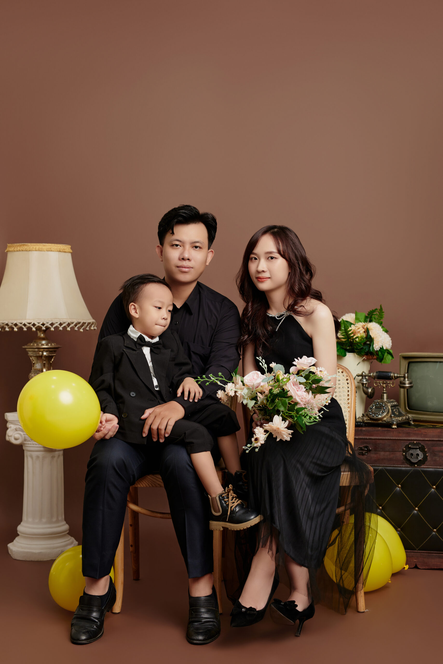50+ Cách tạo dáng chụp ảnh gia đình 4 người đẹp, đơn giản